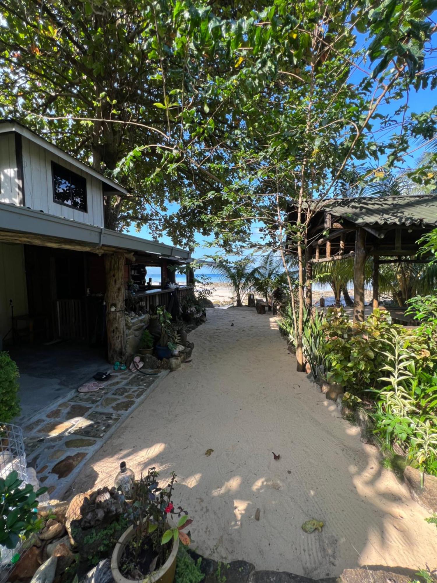 Beach House Kampung Genting Dış mekan fotoğraf