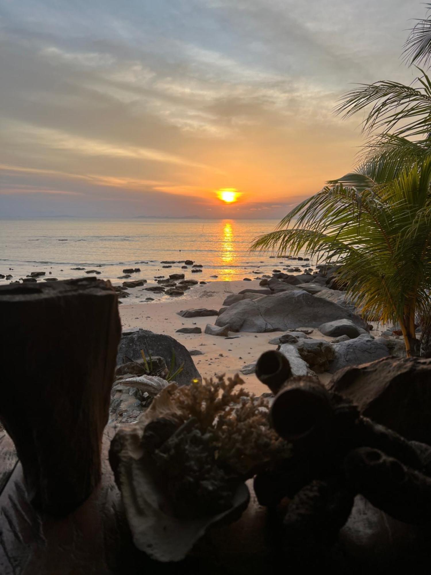 Beach House Kampung Genting Dış mekan fotoğraf
