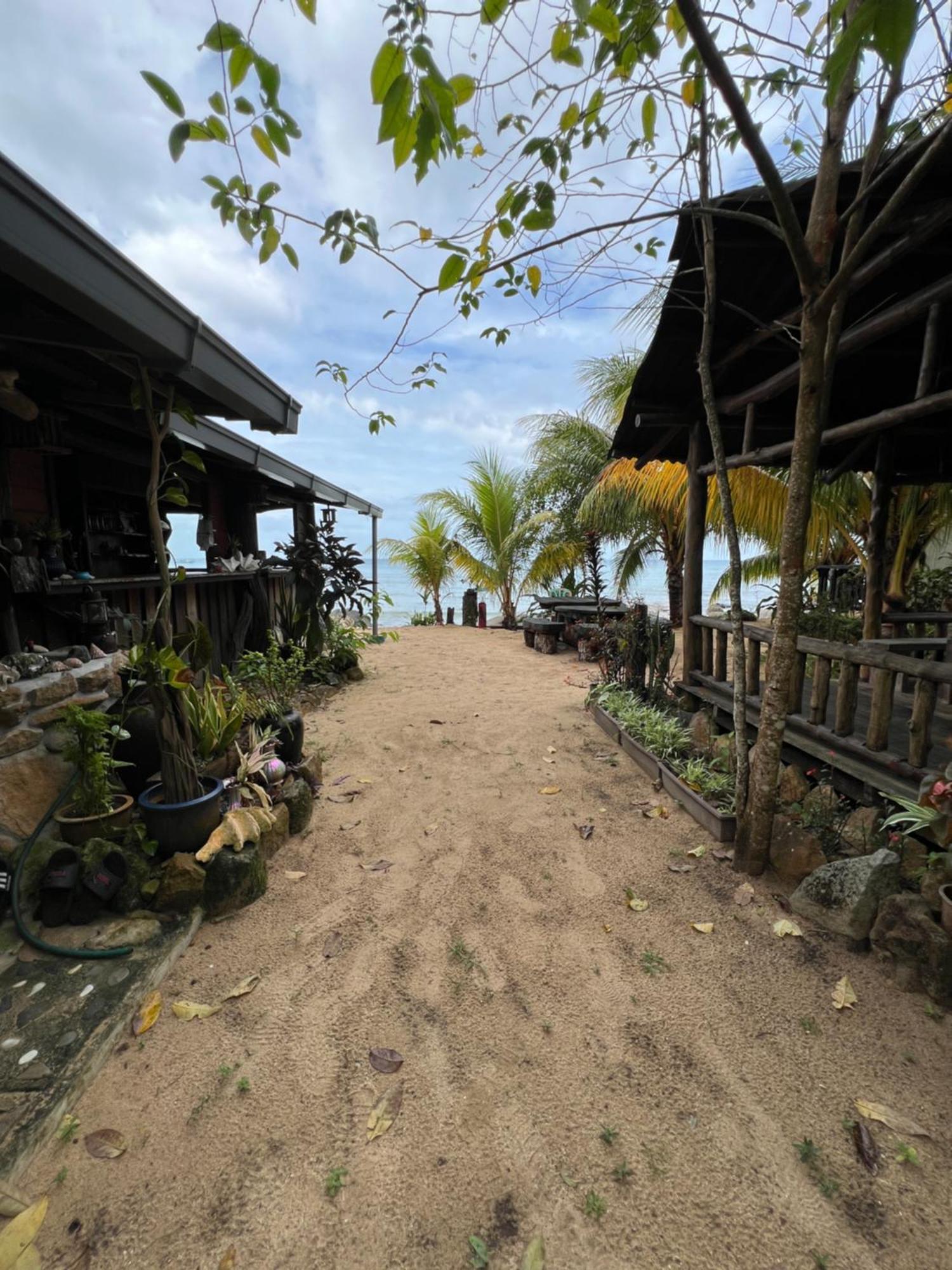 Beach House Kampung Genting Dış mekan fotoğraf